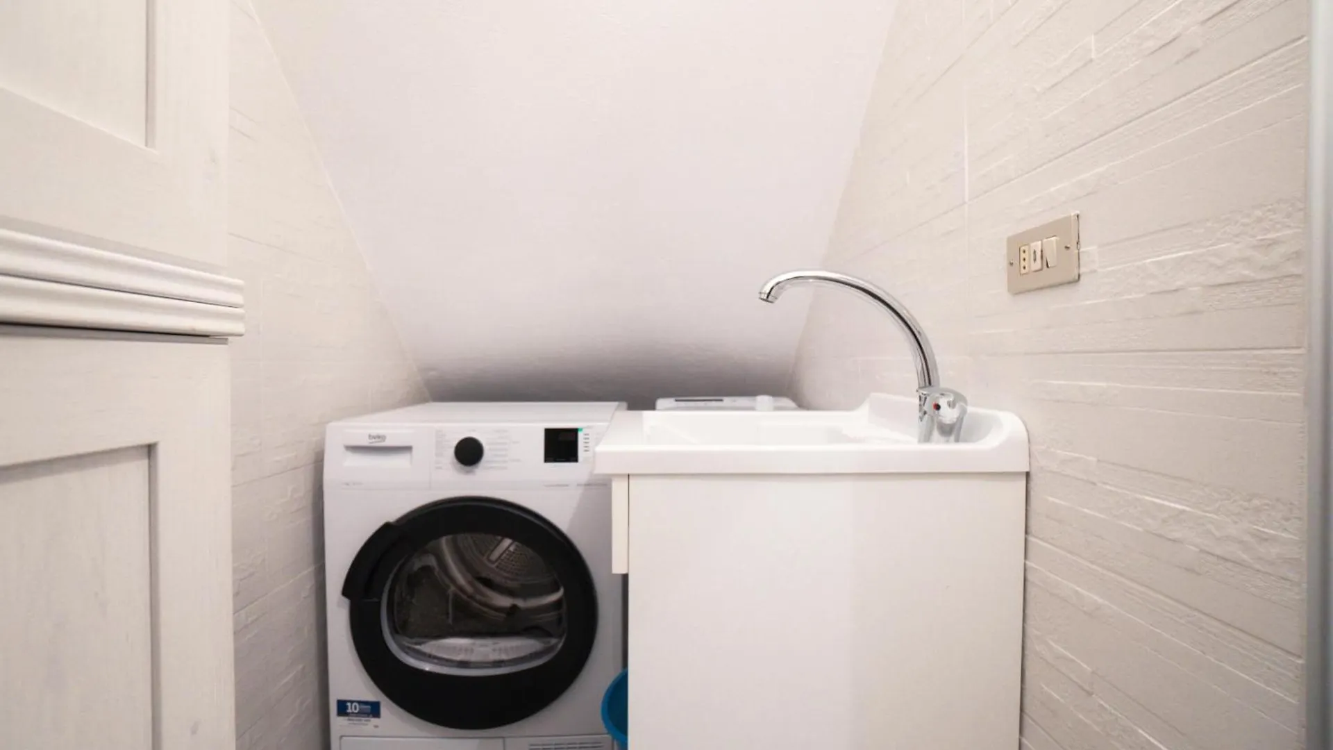 Marvi Home Apartment Modugno 0*,  Italia